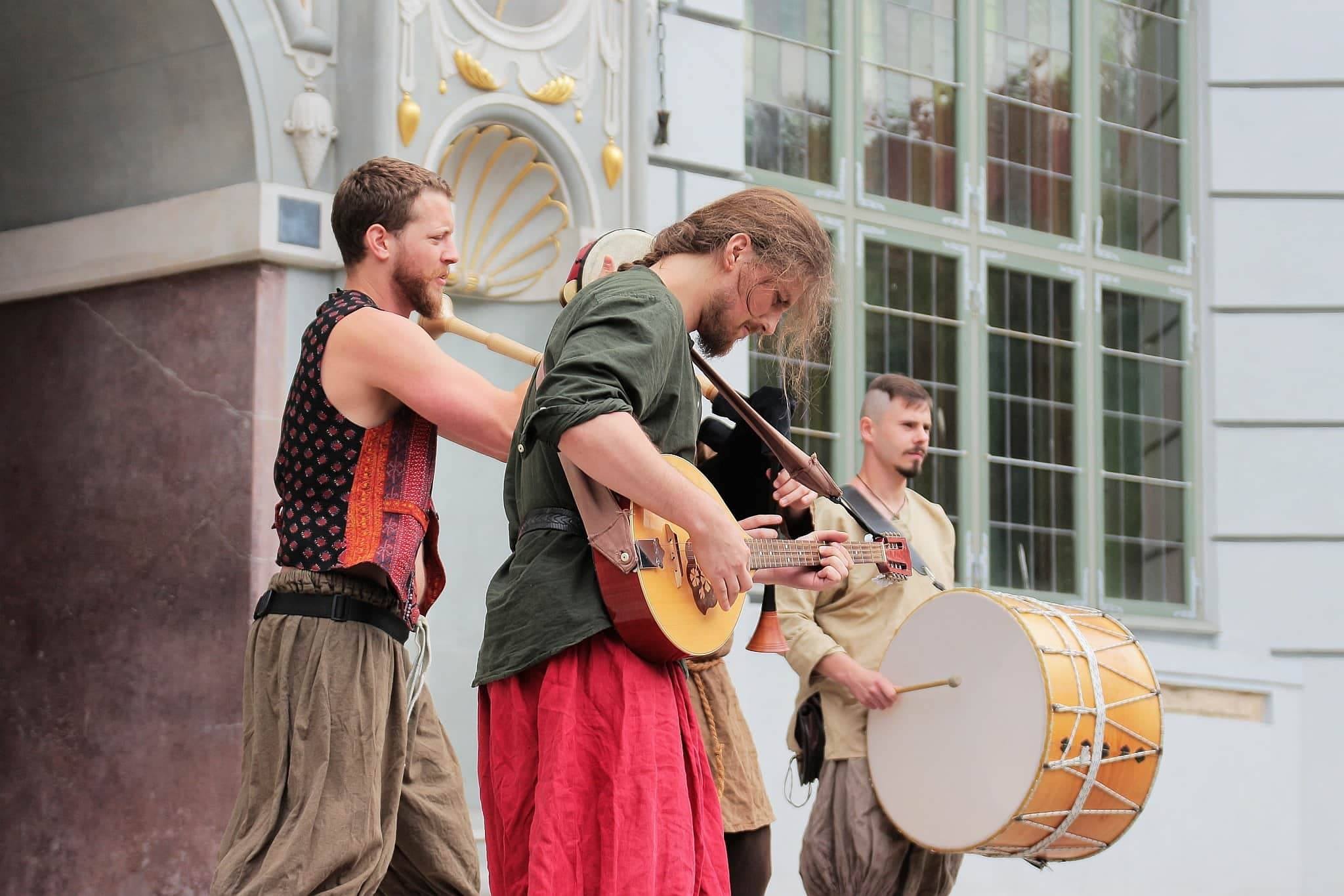 Scena i instrumentarium